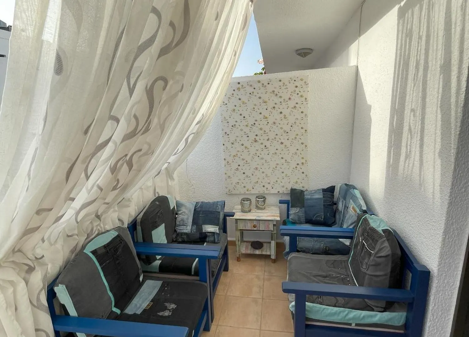 Fine Art Jeans Apartment Arona